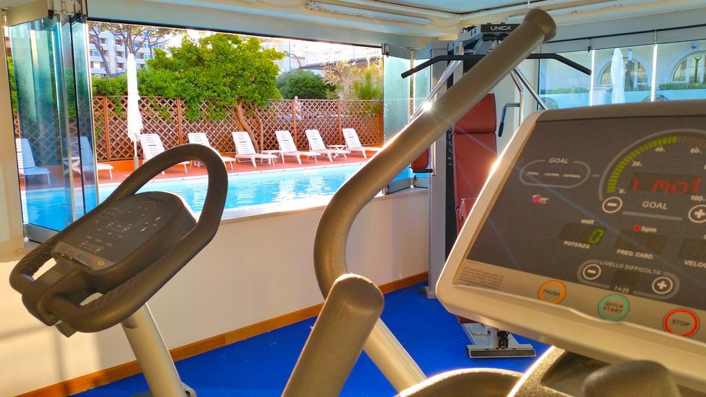 Hotel Delfino Milano Marittima Luaran gambar