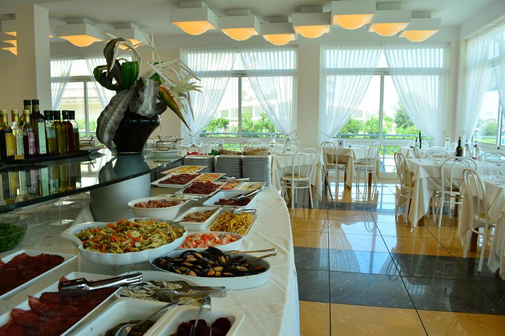 Hotel Delfino Milano Marittima Luaran gambar