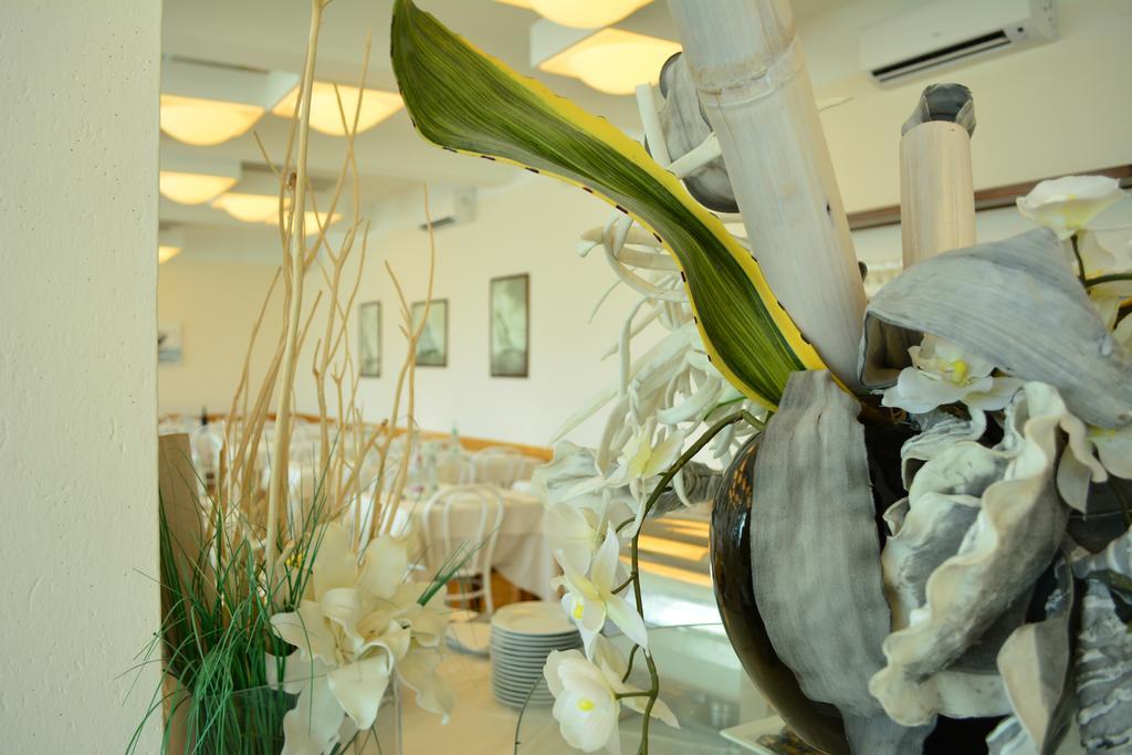 Hotel Delfino Milano Marittima Luaran gambar
